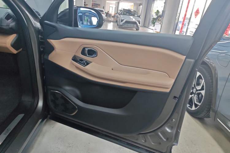 Used Nio ES8 2018 355 km Base Version 6-Seater Edition Right Front Door Interior