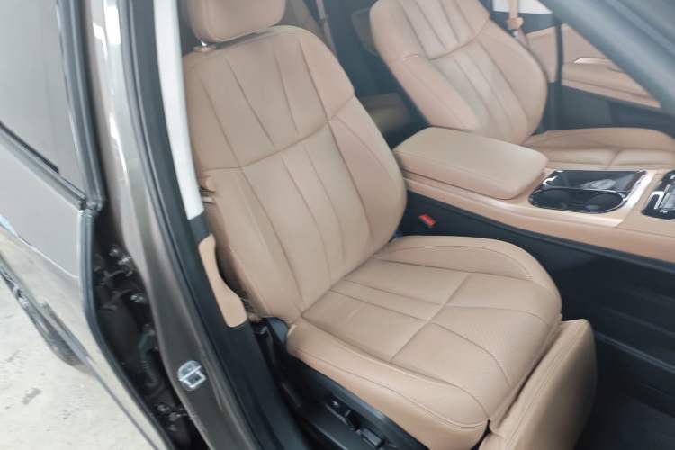 Used Nio ES8 2018 355 km Base Version 6-Seater Edition Right Front Seat