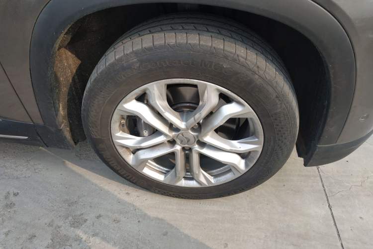 Used Nio ES8 2018 355 km Base Version 7-Seater Edition Right Front Wheel Hub