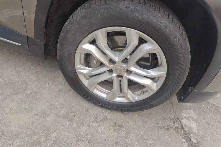 Used Nio ES8 2018 355 km Base Version 7-Seater Edition Right Front Wheel Hub