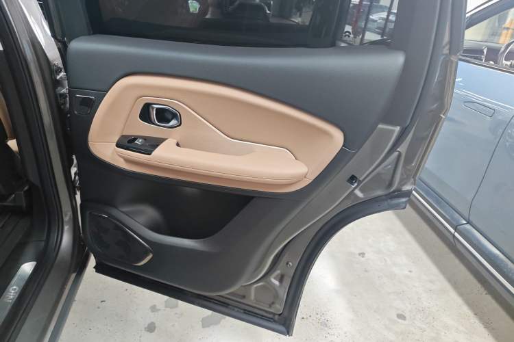 Used Nio ES8 2018 355 km Base Version 6-Seater Edition Right Rear Door Interior