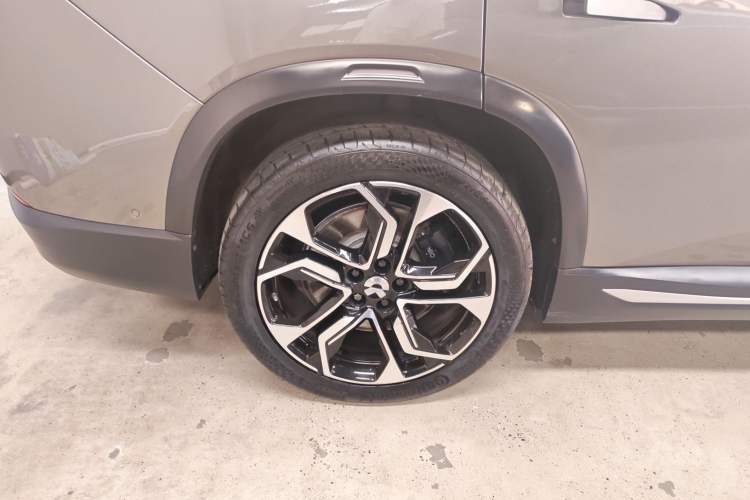 Used Nio ES8 2018 355 km Base Version 6-Seater Edition Right Rear Wheel Hub