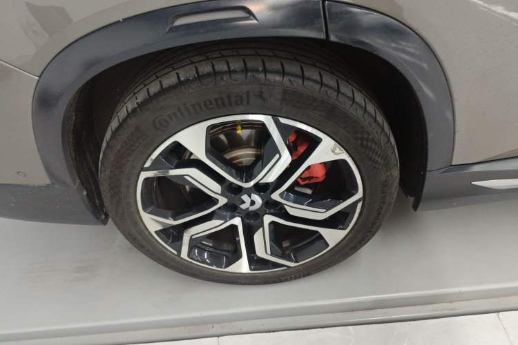 Used Nio ES8 2018 Founder Edition Right Rear Wheel Hub