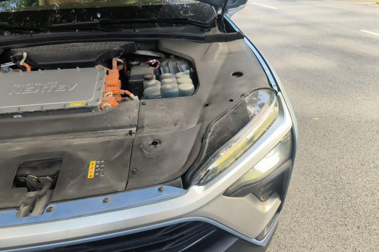Used Nio ES8 2018 Founder Edition Engine Bay Left