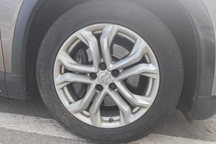 Used Nio ES8 2018 355 km Base Version 7-Seater Edition Right Front Wheel Hub