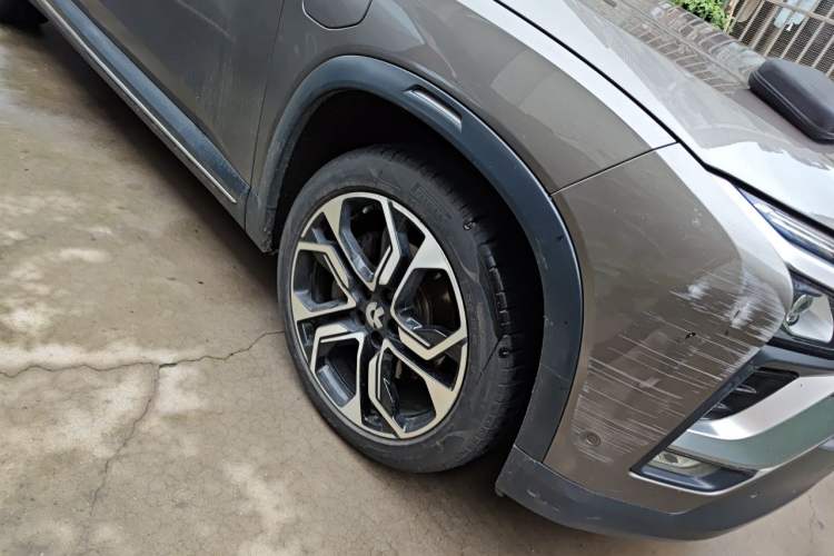 Used Nio ES8 2018 Founder Edition Right Front Wheel Hub