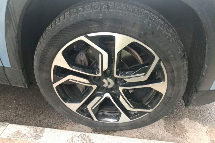 Used Nio ES8 2018 Founder Edition Right Front Wheel Hub