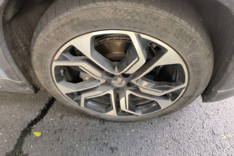Used Nio ES8 2018 Founder Edition Right Front Wheel Hub
