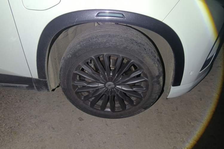 Used Nio ES8 2018 355 km Base Version 6-Seater Edition Right Front Wheel Hub