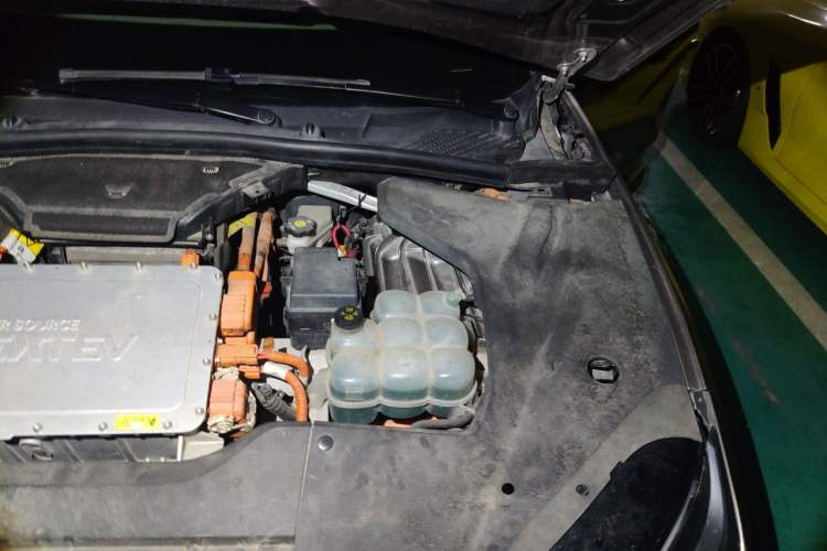 Used Nio ES8 2018 Founder Edition Engine Bay Left