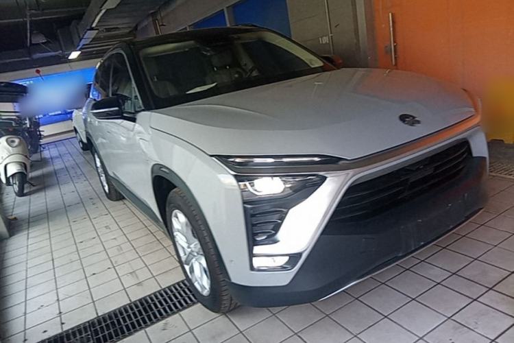 Used Nio ES8 2018 355 km Base Version 6-Seater Edition Front Right 45 Deg