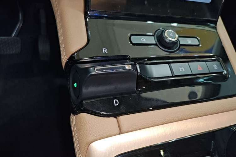 Used Nio ES8 2018 355 km Base Version 7-Seater Edition Gear Lever