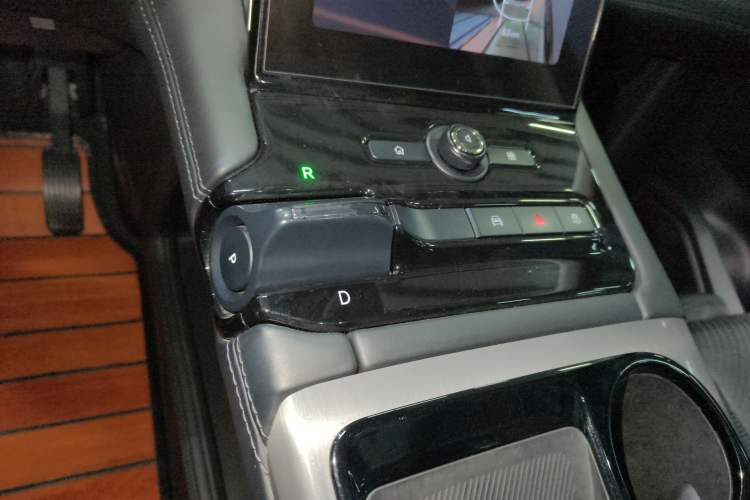 Used Nio ES8 2018 Founder Edition Gear Lever