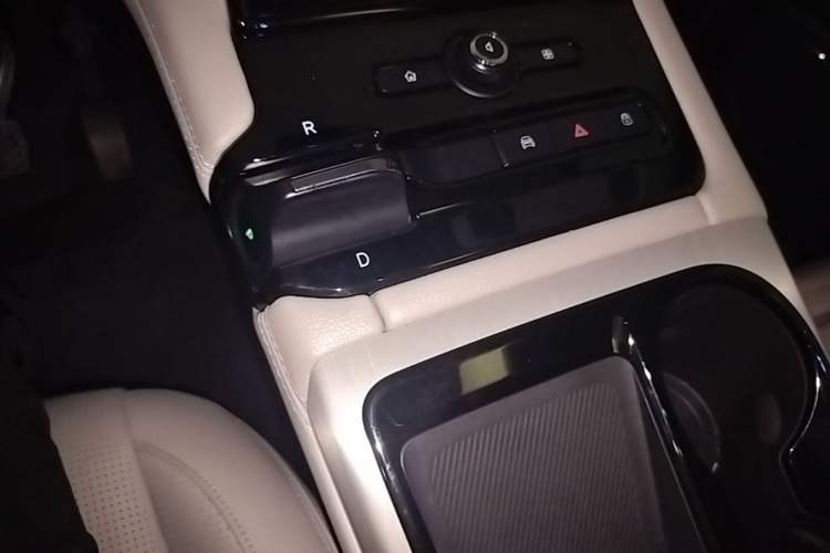 Used Nio ES8 2018 355 km Base Version 7-Seater Edition Gear Lever