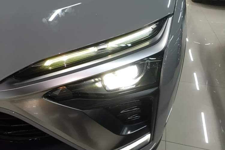Used Nio ES8 2018 355 km Base Version 6-Seater Edition Left Front Headlight