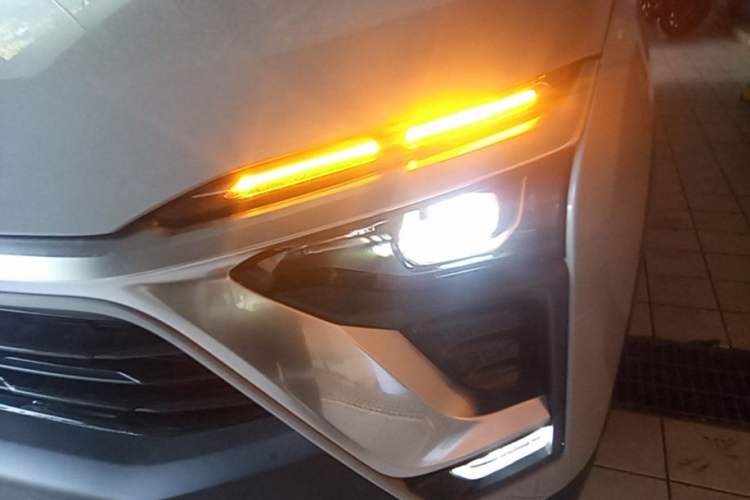 Used Nio ES8 2018 355 km Base Version 6-Seater Edition Left Front Headlight