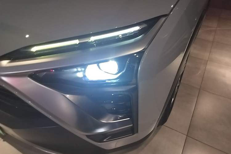 Used Nio ES8 2018 355 km Base Version 7-Seater Edition Left Front Headlight