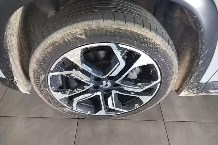 Used Nio ES8 2018 355 km Base Version 7-Seater Edition Left Front Wheel Hub