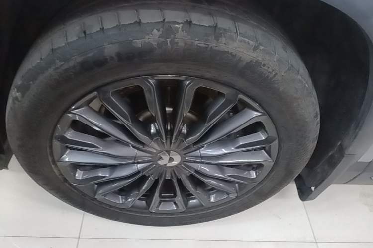 Used Nio ES8 2018 355 km Base Version 6-Seater Edition Left Front Wheel Hub