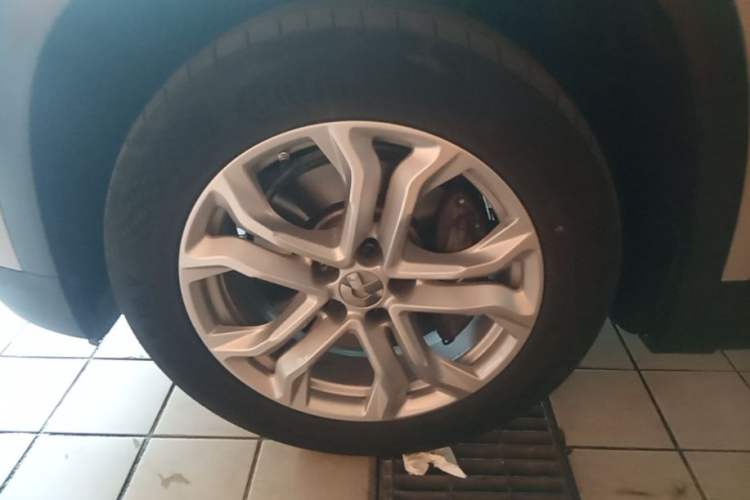 Used Nio ES8 2018 355 km Base Version 6-Seater Edition Left Front Wheel Hub