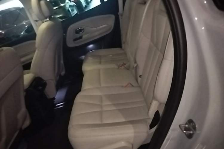 Used Nio ES8 2018 355 km Base Version 7-Seater Edition Left Rear Seat