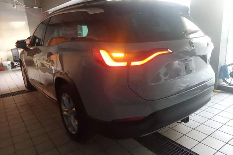 Used Nio ES8 2018 355 km Base Version 6-Seater Edition Rear Left 45 Deg