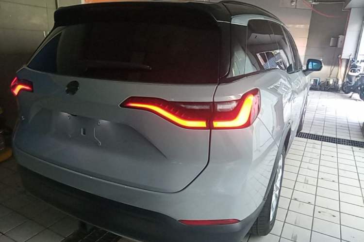 Used Nio ES8 2018 355 km Base Version 6-Seater Edition Rear Right 45 Deg