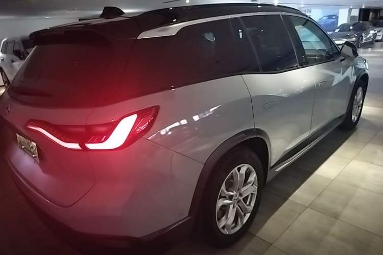Used Nio ES8 2018 355 km Base Version 7-Seater Edition Rear Right 45 Deg
