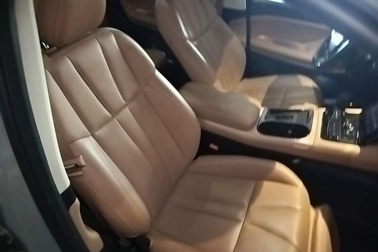 Used Nio ES8 2018 355 km Base Version 7-Seater Edition Right Front Seat