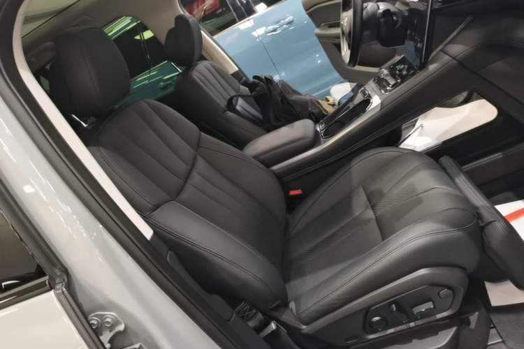 Used Nio ES8 2018 355 km Base Version 7-Seater Edition Right Front Seat