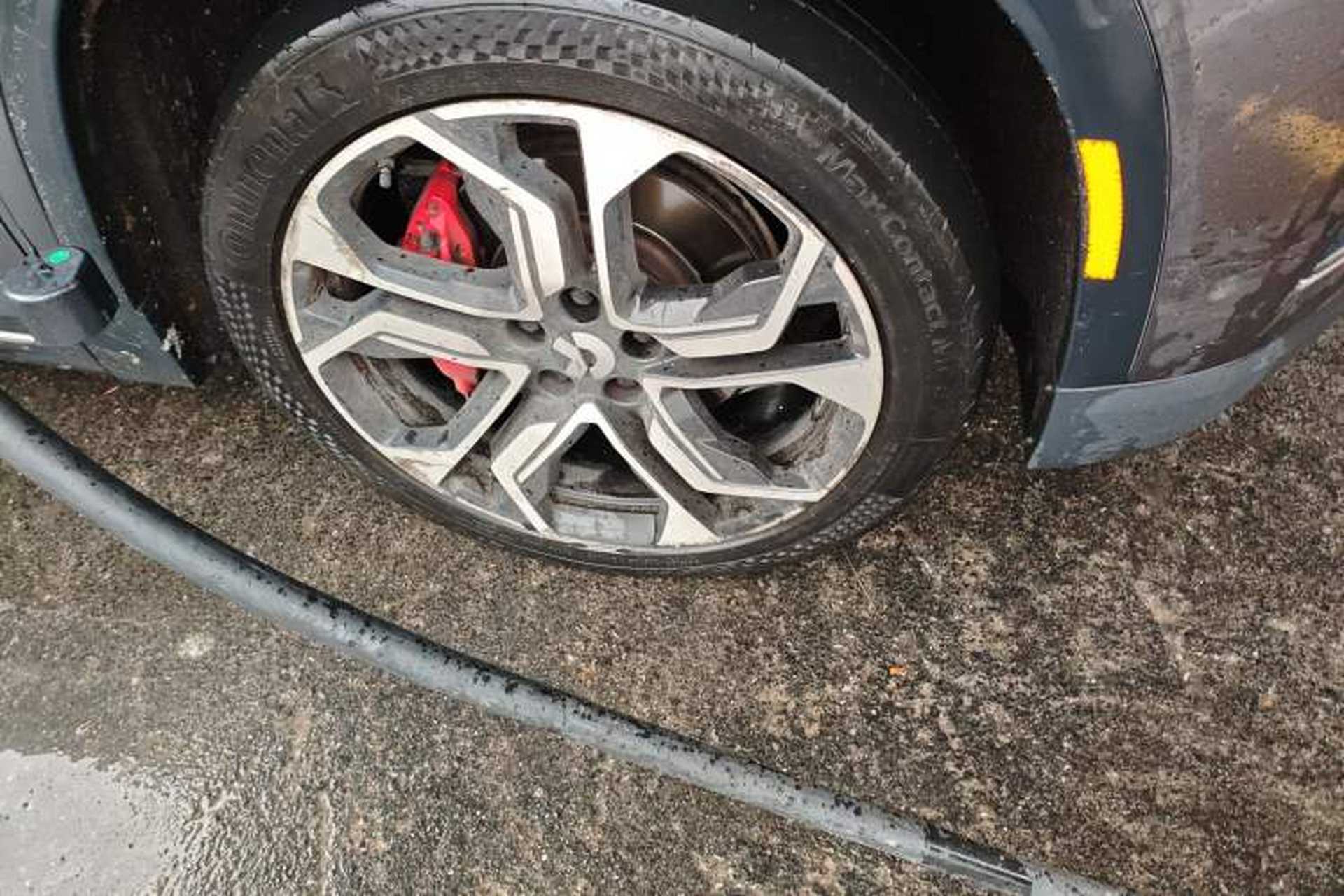 Used Nio ES8 2018 Founder Edition Right Front Wheel Hub