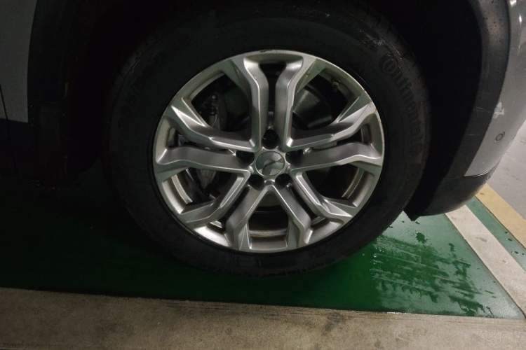 Used Nio ES8 2018 355 km Base Version 7-Seater Edition Right Front Wheel Hub
