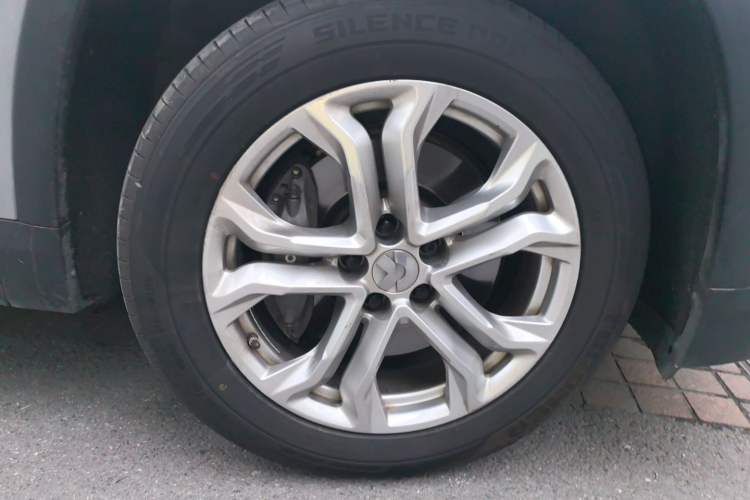 Used Nio ES8 2018 355 km Base Version 6-Seater Edition Right Front Wheel Hub