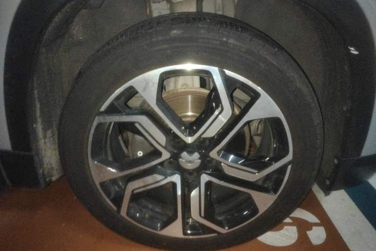 Used Nio ES8 2018 Founder Edition Right Front Wheel Hub