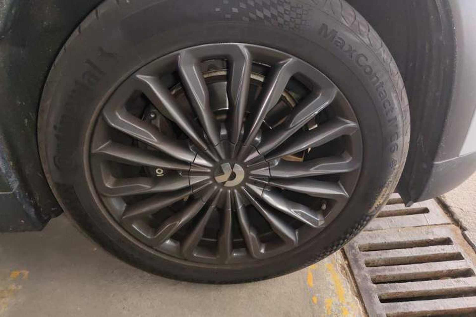 Used Nio ES8 2018 355 km Base Version 6-Seater Edition Right Front Wheel Hub
