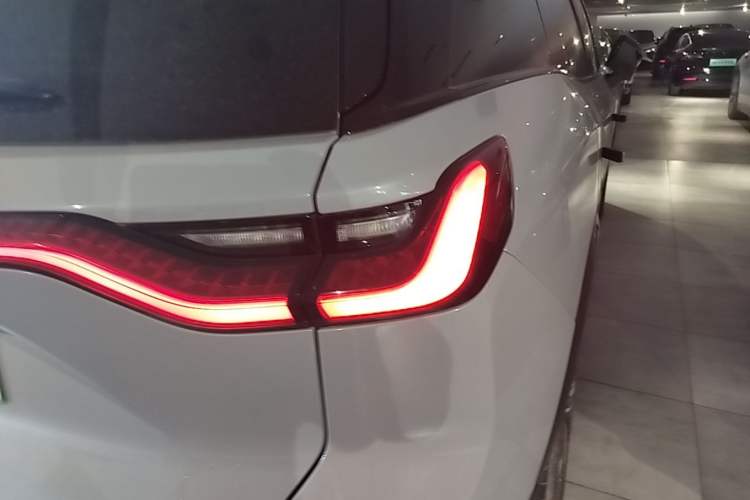 Used Nio ES8 2018 355 km Base Version 7-Seater Edition Right Rear Taillight