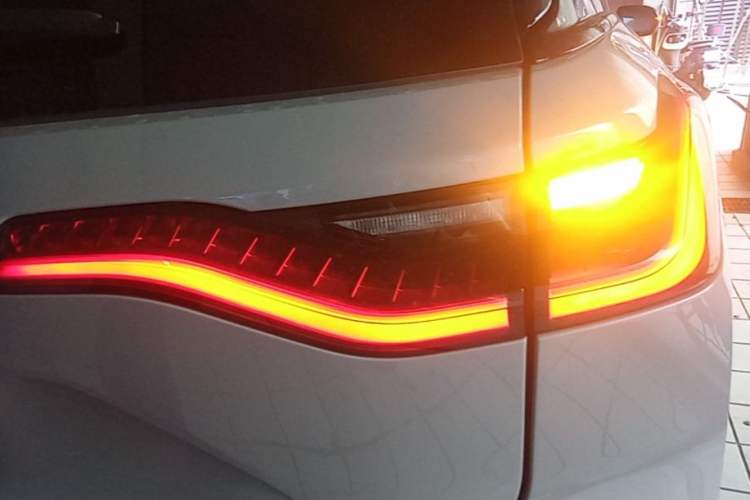 Used Nio ES8 2018 355 km Base Version 6-Seater Edition Right Rear Taillight