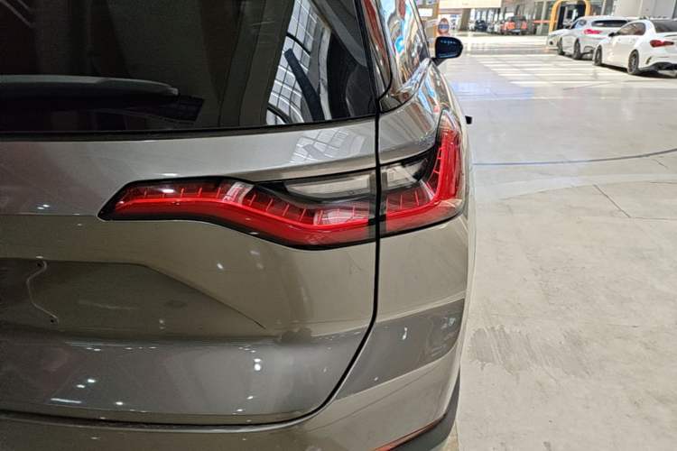 Used Nio ES8 2018 355 km Base Version 7-Seater Edition Right Rear Taillight