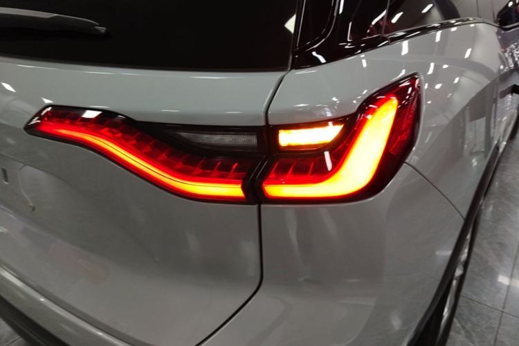 Used Nio ES8 2018 355 km Base Version 6-Seater Edition Right Rear Taillight