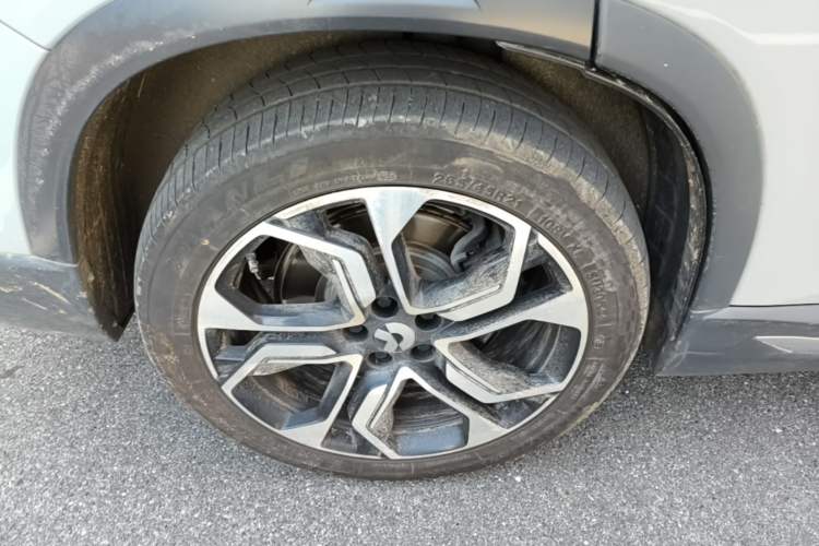 Used Nio ES8 2018 Founder Edition Right Rear Wheel Hub