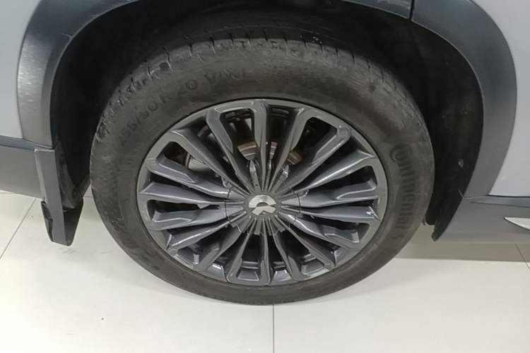 Used Nio ES8 2018 355 km Base Version 6-Seater Edition Right Rear Wheel Hub