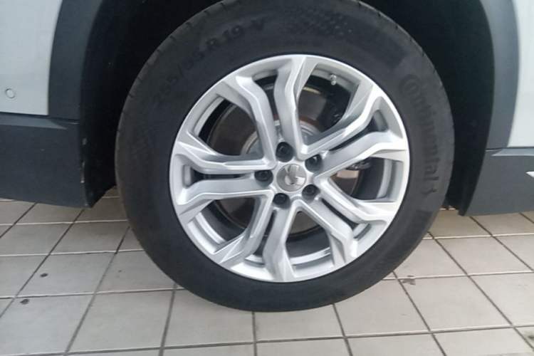 Used Nio ES8 2018 355 km Base Version 6-Seater Edition Right Rear Wheel Hub