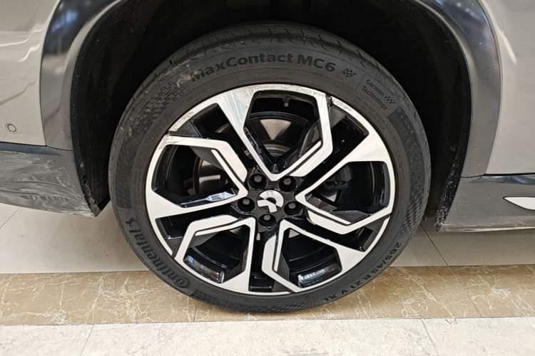 Used Nio ES8 2018 355 km Base Version 7-Seater Edition Right Rear Wheel Hub