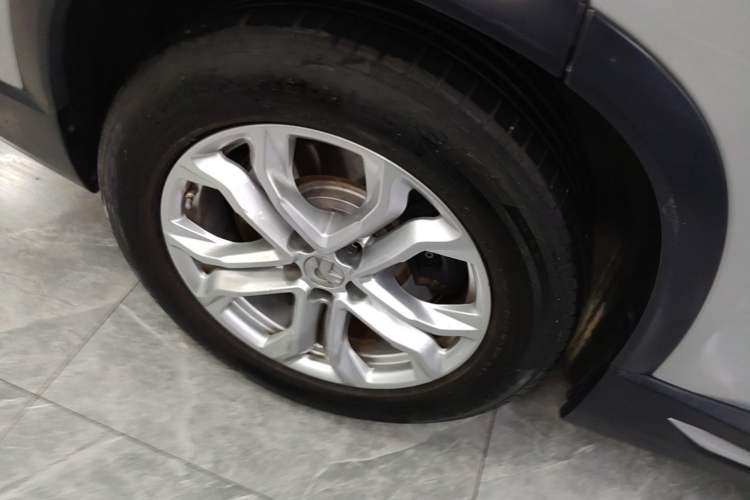 Used Nio ES8 2018 355 km Base Version 6-Seater Edition Right Rear Wheel Hub