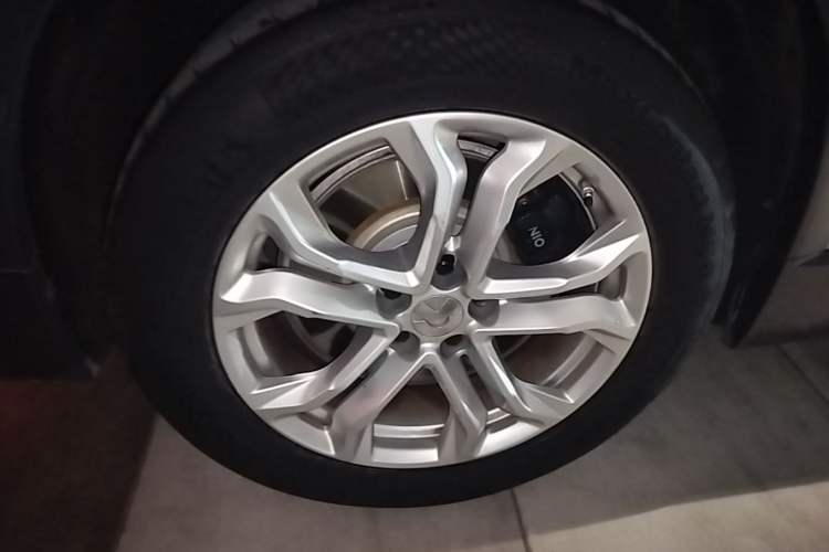 Used Nio ES8 2018 355 km Base Version 7-Seater Edition Right Rear Wheel Hub