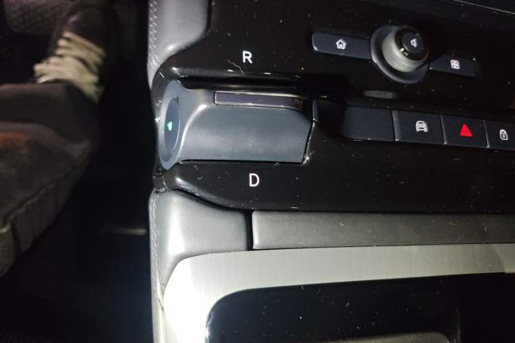 Used Nio ES8 2018 Founder Edition Gear Lever
