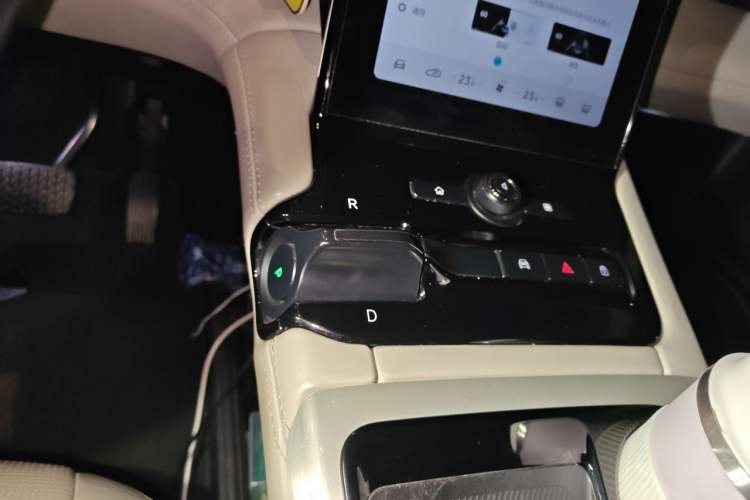 Used Nio ES8 2018 Founder Edition Gear Lever