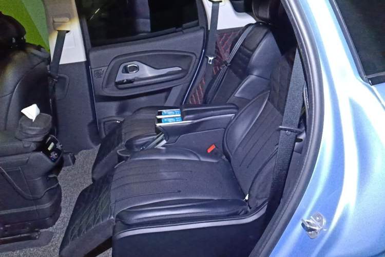 Used Nio ES8 2018 355 km Base Version 6-Seater Edition Left Rear Seat