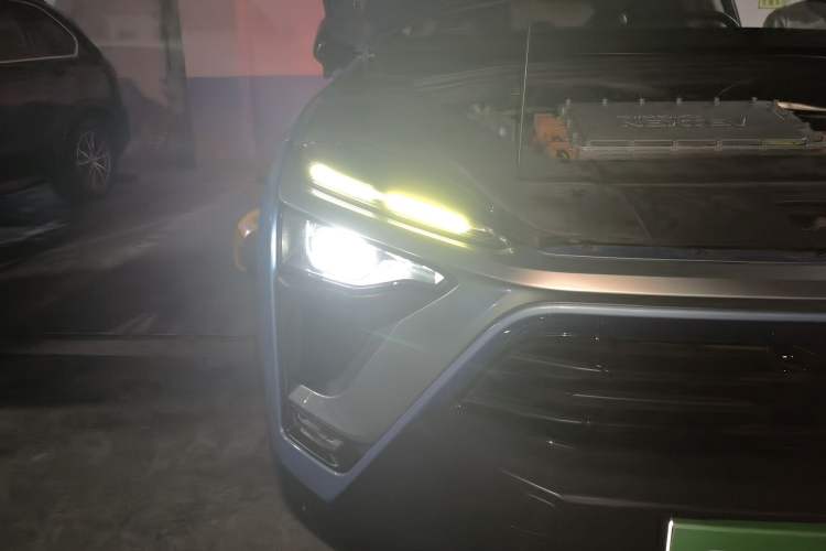 Used Nio ES8 2018 355 km Base Version 7-Seater Edition Right Front Headlight