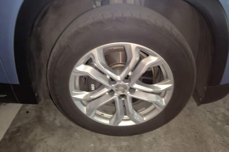 Used Nio ES8 2018 355 km Base Version 7-Seater Edition Right Front Wheel Hub